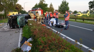 Ravage nadat auto huis ramt, bestuurder via kofferbak uit wagen gehaald