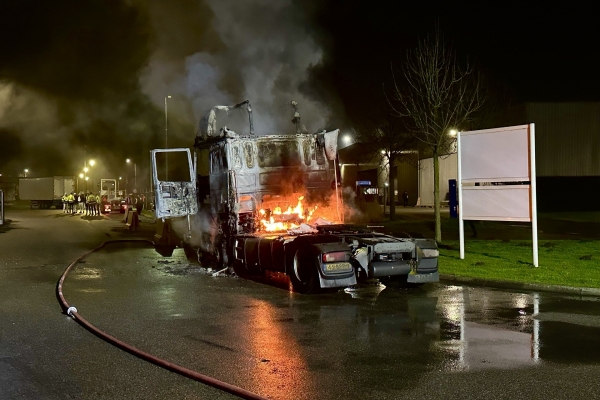 Truck uitgebrand op industrieterrein in Boxtel