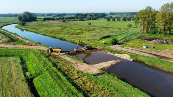 Nieuwe stuw aangelegd in de Essche Stroom