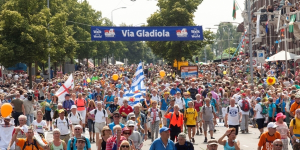 BOXTELSE DEELNEMERS NIJMEEGSE VIERDAAGSE UITGEZWAAID OP GEMEENTEHUIS