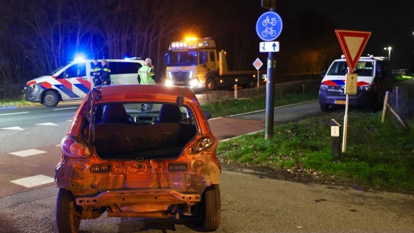 Ambulance botst op auto tijdens spoedrit op Schijndelsedijk in Boxtel